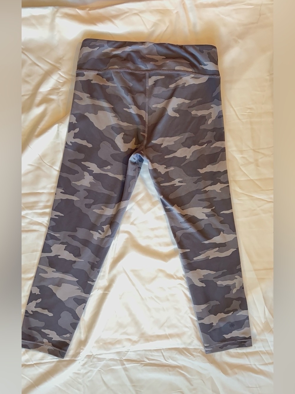 Athleta Girl Lavender Camo Chit Chat Capri Leggings XXL 16 - Picture 6 of 8